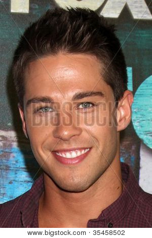 LOS ANGELES - JUL 23: Dean Geyer přijíždí z večírku FOX TCA léto 2012 v Soho House v červenci 23,