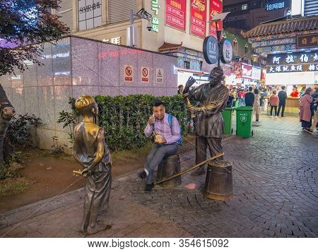 Changsha/china-17 October 2018:chinese People Statue On Huangxing Walking Street In Changsha City Ch