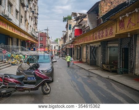 Changsha/china-18 October 2018:unacquainted People Or Tourist Walking On Street In The Morning At Ch