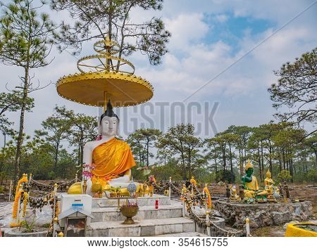 Loei/thailand-17 Feb 2019:buddha Statue  On Lanpresrinakarin On Top Of Phu Kradueng Mountain  In Loe