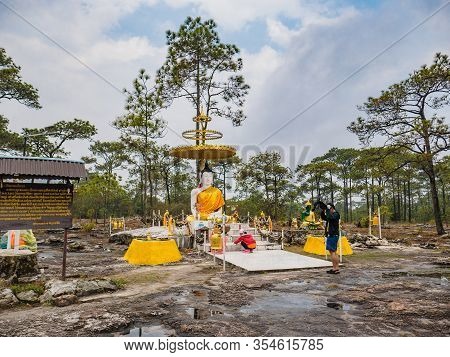Loei/thailand-17 Feb 2019:buddha Statue And Unacquainted People  On Lanpresrinakarin On Top Of Phu K