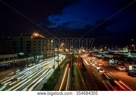 Istanbul, Turkey - December 26, 2009: Traffic Jam On The Eminonu Expressway In Dowtown Istanbul At N