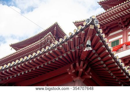 Singapore, January 16, 2020, Rool Architecture Of Buddha Relic Temple With Singapore Urban City Skyl