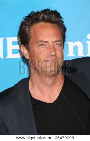 LOS ANGELES - JUL-24: Matthew Perry kommt bei der NBC TCA Sommer 2012-Presse-Tour im Beverly Hilton