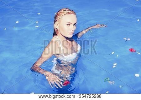 Relax In Spa Swimming Pool. Sexy Woman On Caribbean Sea In Bahamas. Relax In Spa Swimming Pool. Beau