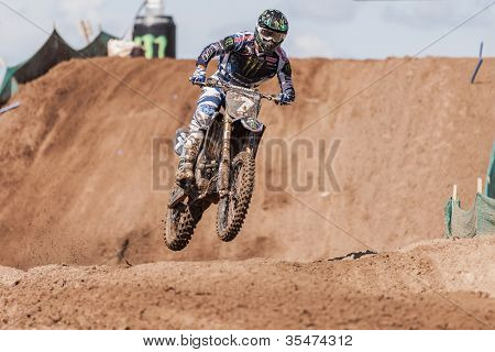 SEMIGORJE, Rusland - juli 22: Uidentificerede rider på Grand Prix af Rusland af FIM Motocross World Champ