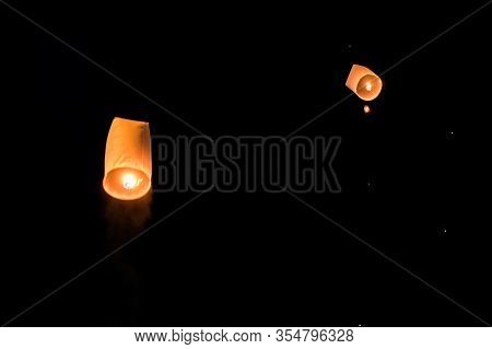 Beautiful Unfounded Floating Lanthern  On Yi Peng Festival And Loy Krathong Day. Chiang Mai,thailand
