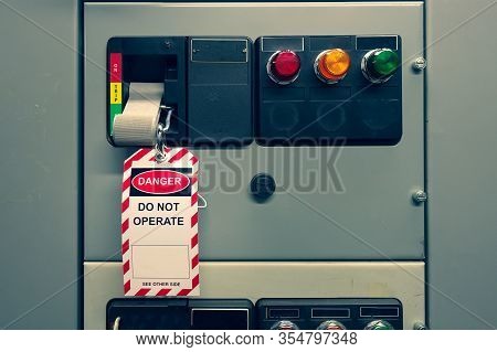 Red, White Lock Out & Tag Out For Lock Station,machine - Specific Or Switch Gear Roomd Evices And Sa