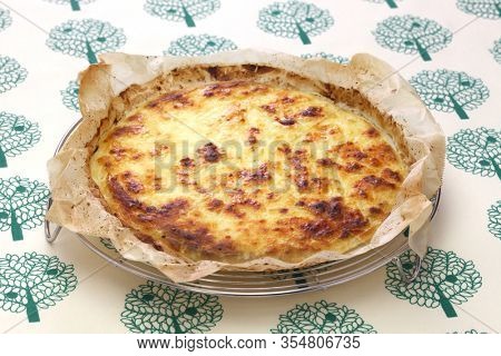 homemade finnish squeaky cheese, leipajuusto, finnish food