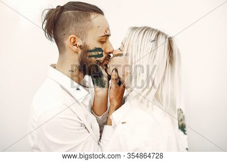 Elegant Couplel Draws In An Art Studio