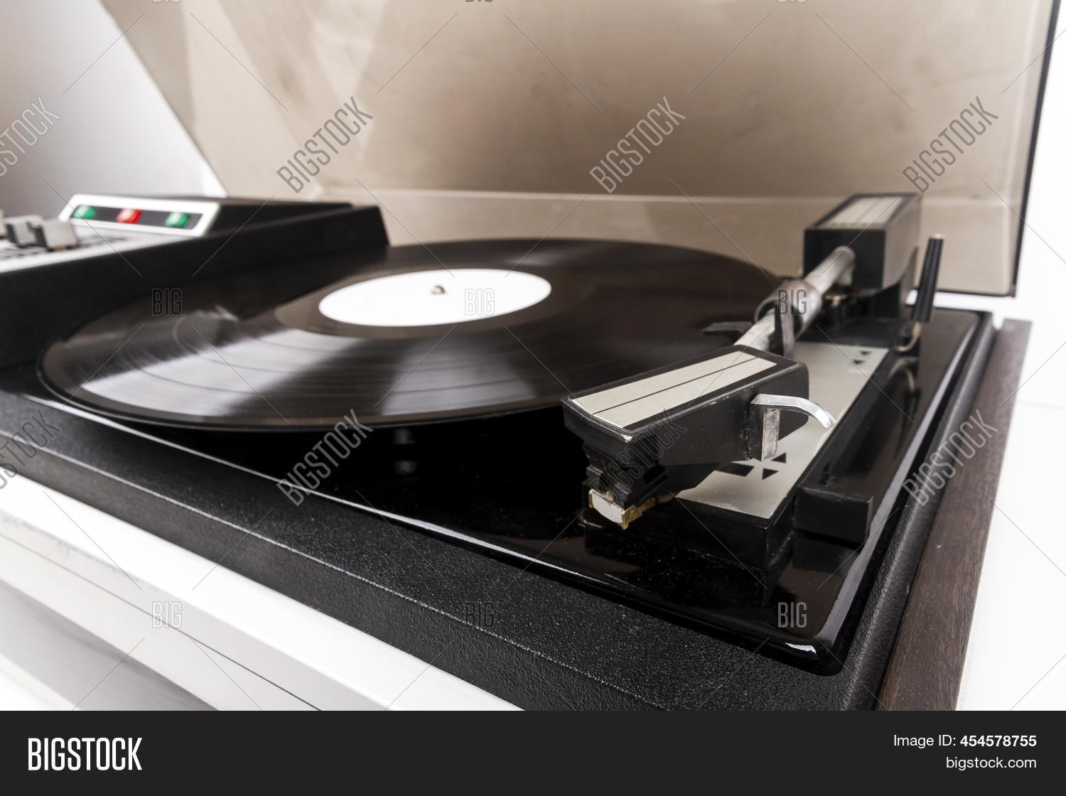 Close Turntable Needle Image & Photo (Free Trial) Bigstock