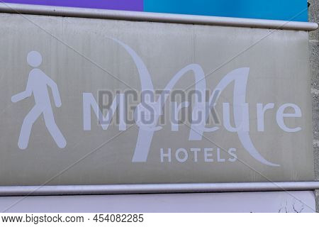 Bordeaux , Aquitaine  France - 05 04 2022 : Mercure Hotel Sign Text And Logo Brand On Building Facad
