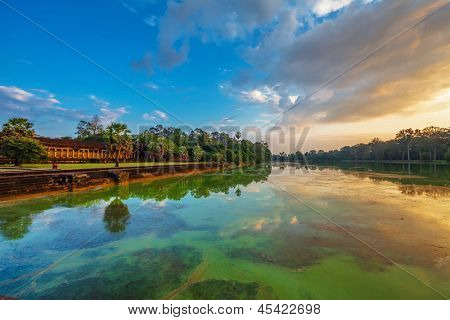 A Siem Reap Angkor Wat-sunrise. Kambodzsa