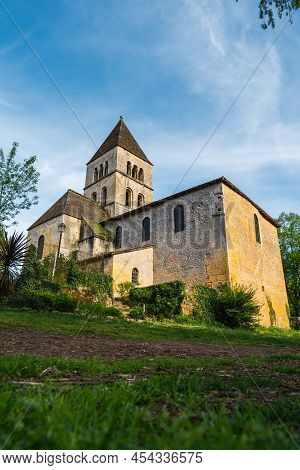 A French Village Saint-leon-sur-vezere Located In Southwest France. High Quality Photo
