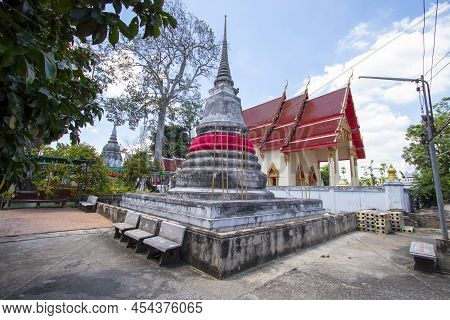 Wat Sao Thong Thong On Koh Kret Is A Popular Tourist Attraction Of Nonthaburi Province In Thailand.