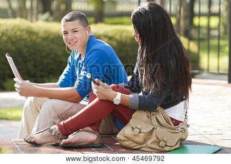 Studenci wychodzić razem