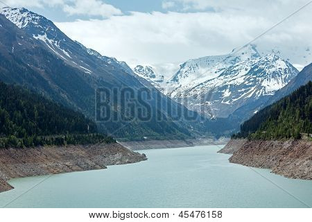Widok na jezioro Gepatsch-stausee (austria)