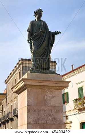 Statua di Orazio Flacco. Venosa. Basilicata. Italia.