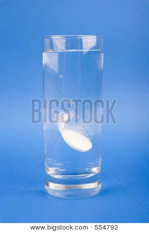 Medical - poretabletti lasi vettä (1)