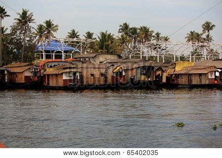 House boats