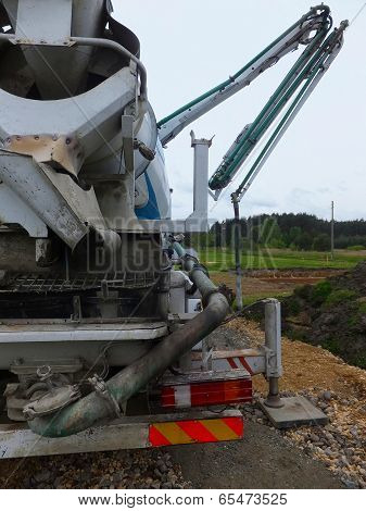 Propelled Concrete Mixer With Pump