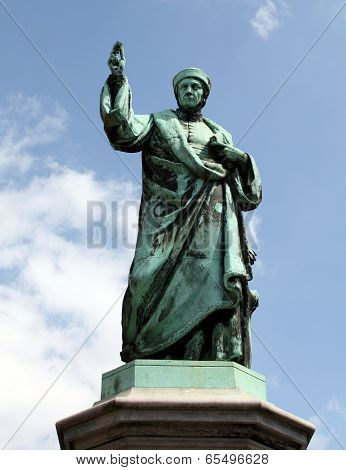 Statue in Haarlem