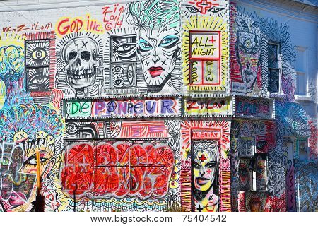 Street art Montreal graffitis by Zilon