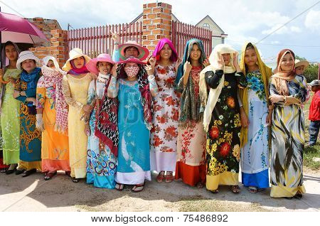 Vietnamese Woman, Tradition Dress, Kate Carnival