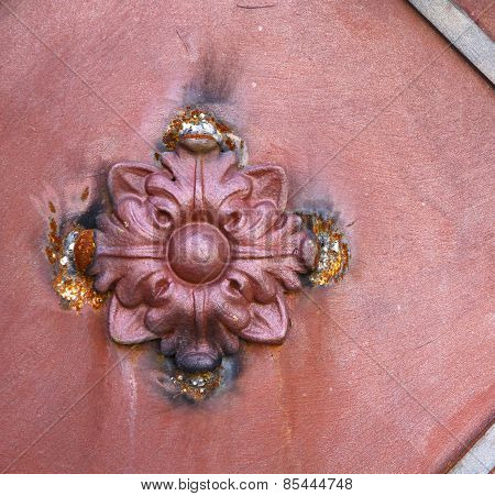 Rusty Brass Brown Knocker   Closed Wood Door Olgiate  Varese Italy