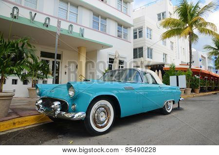 MIAMI - DEC 24, 2012: 1957 Ford Thunderbird in front of Art Deco style Avalon Hotel in Miami Beach in Miami, Florida, USA