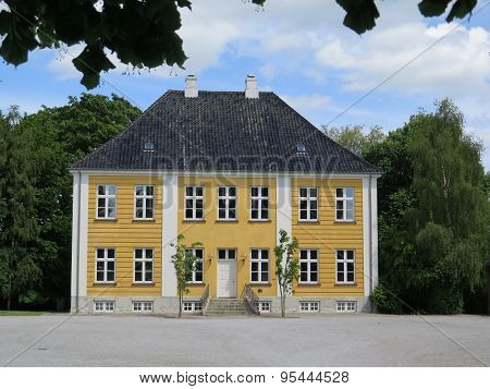 Yellow Mansion House