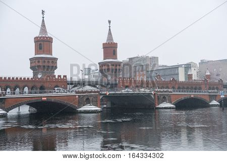 Oberbaum Bridge (oberbaumbrücke) In Berlin,  Winter