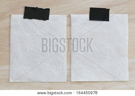 Note paper crumpled of empty and copy space on wooden backgroundYou can input the message text in picture.