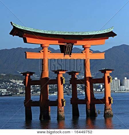 Torii poort op Miyajima, in de buurt van Hiroshima - Japan