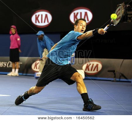 MELBOURNE, AUSTRALIA - 22 de enero: Phillipp Kohlschreiber en su derrota ante Rafael Nadal en la UA 2010