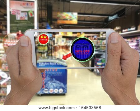 internet of things marketing concpet the store use geofencing to text the message to customer for special price in the retail
