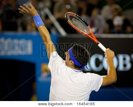 MELBOURNE - 22 gennaio: Bernard Tomic dell'Australia nel suo terzo turno perdita di Rafael Nadal di Spagna 