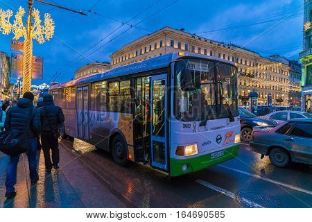 Saint Petersburg, Russia - December 25, 2016:  Tourists Use The City Bus On Nevsky Prospect