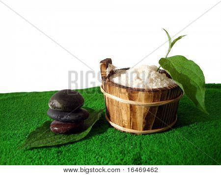 Spa essencial (pirâmide de pedras e washtub com sal de banho)