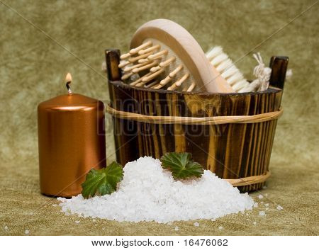 washtub com sais de banho e velas