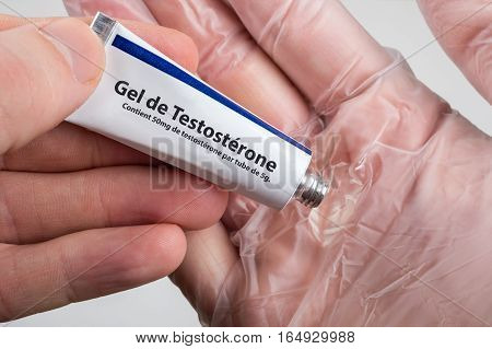 Testosterone gel with french text meaning 