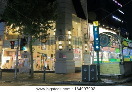 SEOUL SOUTH KOREA - OCTOBER 23, 2016: Ewha Woman's university fashion street.