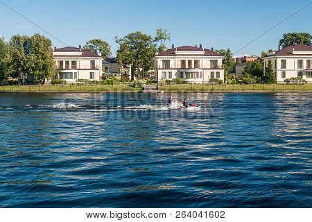 St. Petersburg, Russia, August 2018: Residential Cottages On Deputatskaya Street On The Embankment O