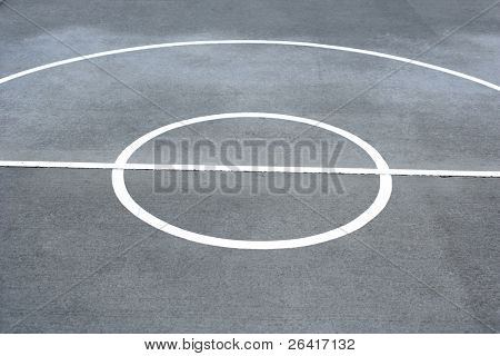 Basketball Court Linien auf einer Straße Hof