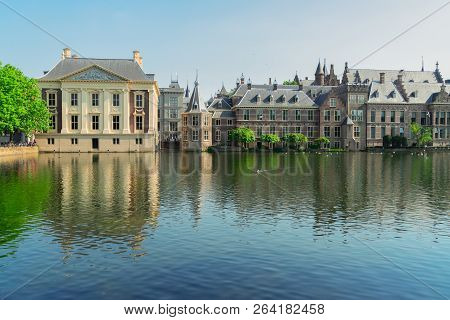 City Center Of Den Haag - Dutch Pairlament Binnenhof, Mauritshuis And With Reflections In Pond, Neth