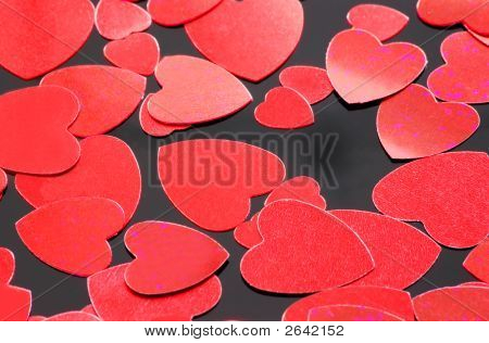 Red Hearts auf schwarzem Hintergrund