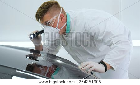 Professional Master After Polishing And Painting Cars, Checks The Flashlight Scratches, A Respirator