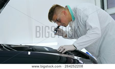 Professional Master After Polishing And Painting Cars, Checks The Flashlight Scratches, A Respirator