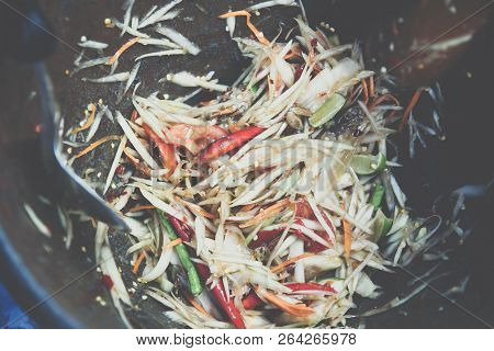 Papaya Salad Or Papaya Pok Pok (som Tum)