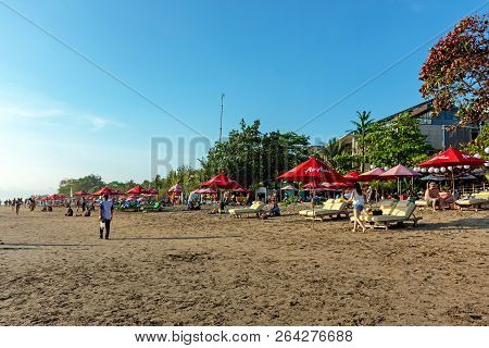 Kuta, Indonesia - September 14, 2018: Tourists And Locals Strolling And Enjoying Sunset At Seminyak 